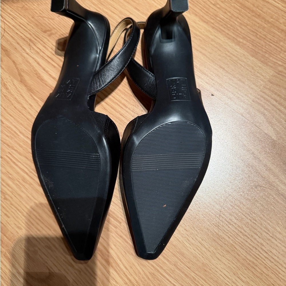 Naturalizer Elegant Black Heels - Picture 2 of 3